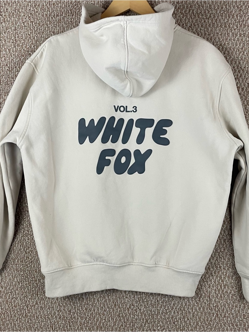 White Fox Sweatshirt Hoodie M/L Ivory Beige Cream Vol. 3 Puff Text T666